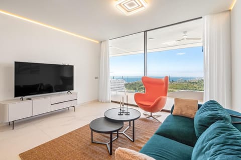 Communal lounge/ TV room, Natural landscape, TV and multimedia, View (from property/room), Living room, Seating area