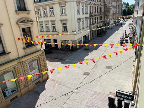 Neighbourhood, Street view, Location