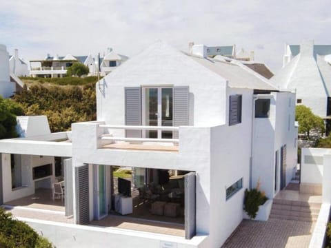 Namaste - Sea-facing 4 sleeper Holiday Home House in Western Cape