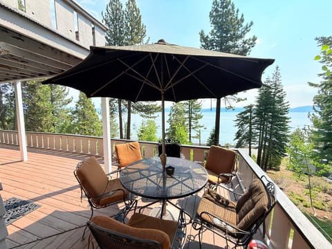 Balcony/Terrace, Dining area, Lake view