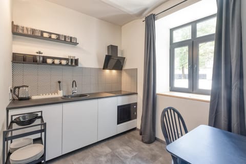 Coffee/tea facilities, Kitchen or kitchenette, Dining area, oven, pet friendly, stove