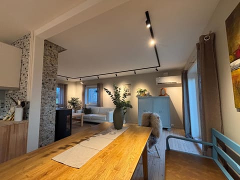 Living room, Seating area, Dining area, heating