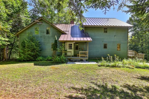 4BR Killington Home Perfect for Families, Pet-Friendly, Fireplace House in Killington