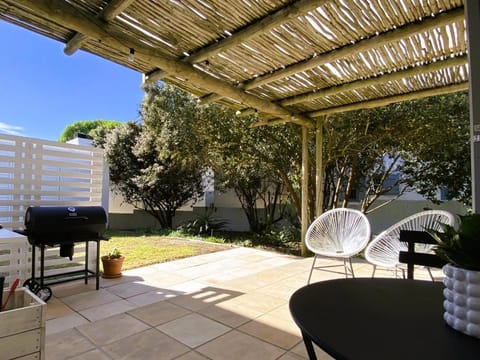 Namaste Cottage - Garden Facing 2-sleeper Hideaway House in Western Cape
