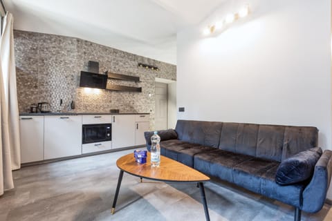 Kitchen or kitchenette, Living room, Seating area, Dining area, pet friendly, stove