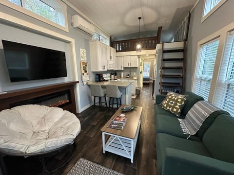 TV and multimedia, Living room, Dining area, fireplace, kitchen