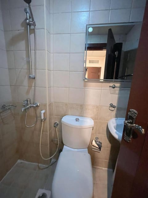 Spacious 3BR Stunning Lake Views Apartment in Al Sharjah