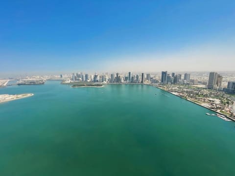 Spacious 3BR Stunning Lake Views Apartment in Al Sharjah