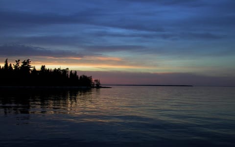 VISTA LAGO Gorgeous Lakefront with Private Beach 3 day minimum House in Ferrisburgh