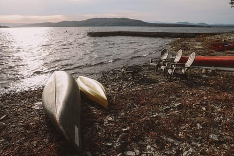 VISTA LAGO Gorgeous Lakefront with Private Beach 3 day minimum House in Ferrisburgh