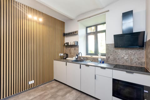Kitchen or kitchenette, oven, pet friendly, stove