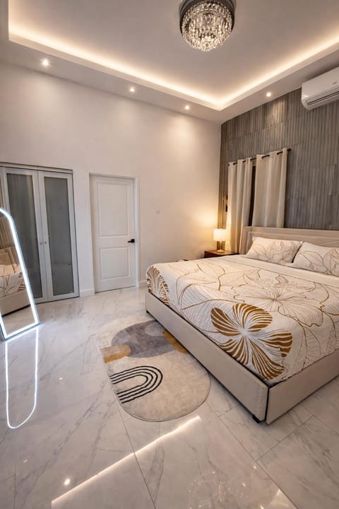 Bed, Photo of the whole room