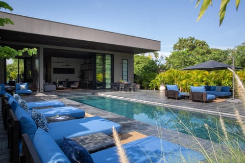 Balcony/Terrace, Swimming pool, sunbed