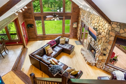 Cabin Zen, Riverfront, Hot Tub, Arcades, Sleeps 8 Cabin in Georgia