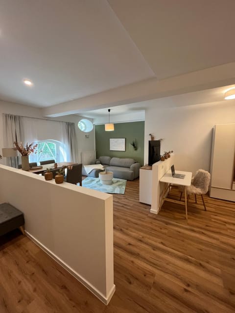 Living room, Photo of the whole room, Seating area, Evening entertainment