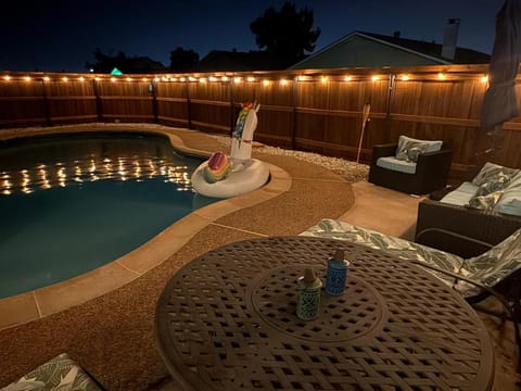 Night, Swimming pool