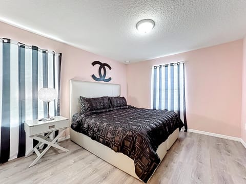 Lavish Resort Home w Private Pool & Spa House in Four Corners