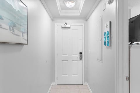 Destin West Gulfside 305 - Ocean Views - Free Beach Service Apartment in Okaloosa Island