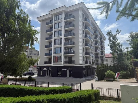 Property building, Neighbourhood, Street view, Location