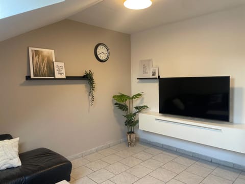 Geräumige gemütliche Ferienwohnung in Düren-Nähe Köln und Aachen Apartment in Düren