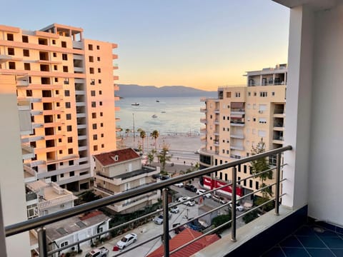 Property building, Neighbourhood, Balcony/Terrace, Sea view, Street view, Location