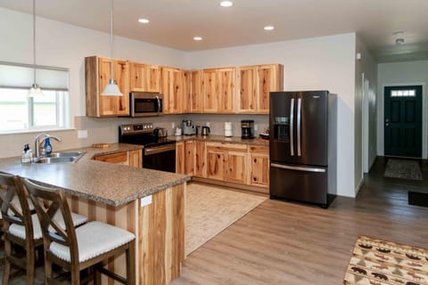 Modern 3-Bedroom Vacation Home Near Brundage Mountain & Payette Lake House in McCall