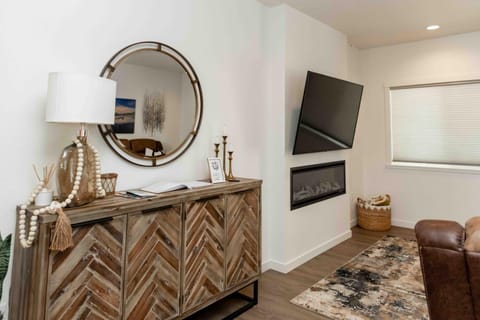 Modern 3-Bedroom Vacation Home Near Brundage Mountain & Payette Lake House in McCall