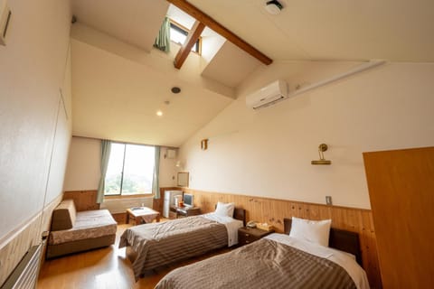Bed, Photo of the whole room, Bedroom, air conditioner