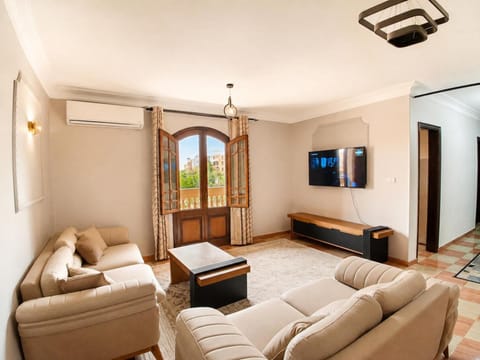 TV and multimedia, Balcony/Terrace, Seating area, air conditioner
