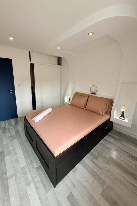 Bed, Photo of the whole room, Bedroom, towels, air conditioner