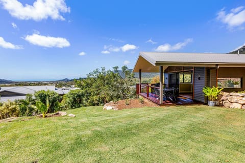 Property building, Day, Natural landscape, Garden, Balcony/Terrace, Garden view, Sea view