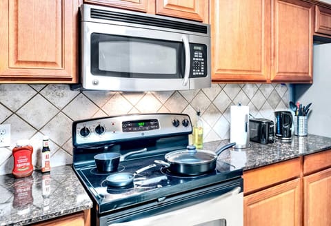 Stylish Retreat, 9 Min to DFW Airport & AT&T Stadium House in Euless