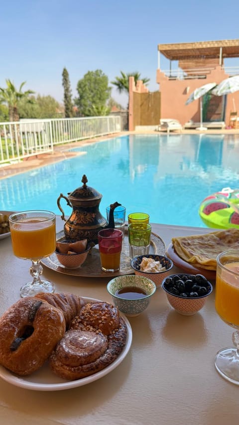 Pool view, Swimming pool, Breakfast
