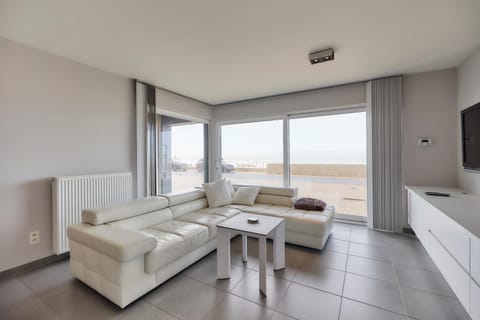 LECOMTE - Beachfront Deluxe 226 Apartment in Ostend