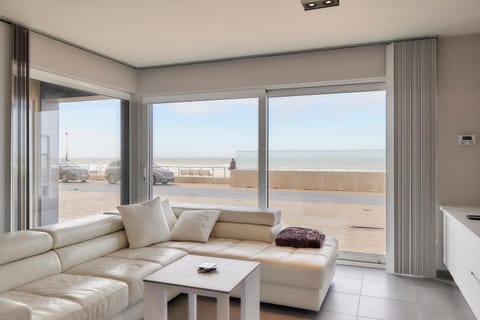 LECOMTE - Beachfront Deluxe 226 Apartment in Ostend