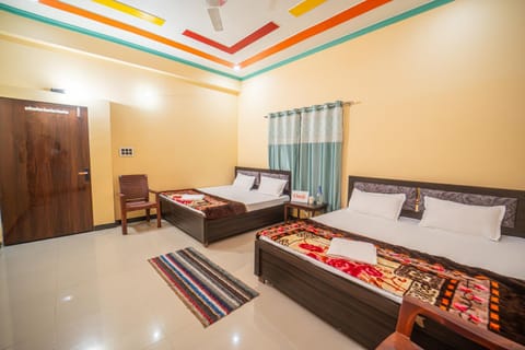 Bed, Photo of the whole room, Seating area, Bedroom