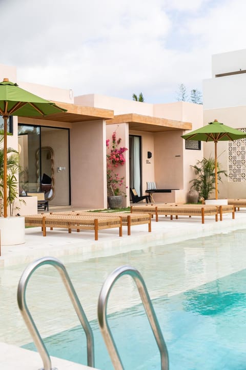 Balcony/Terrace, Pool view, Swimming pool, sunbed