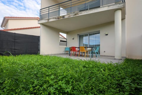 Patio, Day, Garden, View (from property/room), Balcony/Terrace, Dining area, Garden view