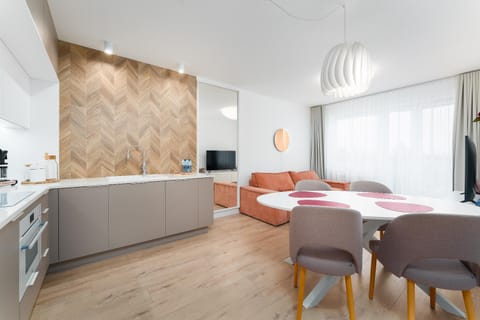 Communal lounge/ TV room, Living room, Dining area, oven