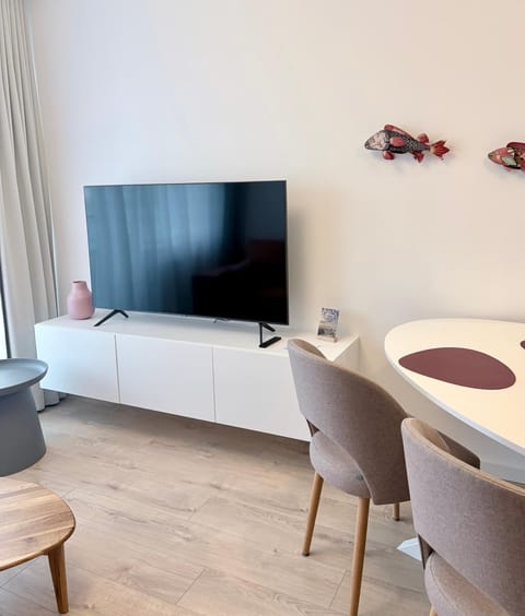 Living room, Photo of the whole room, Dining area