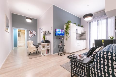Communal lounge/ TV room, Bathroom, TV and multimedia, Decorative detail, kitchen