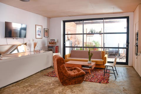 Communal lounge/ TV room, TV and multimedia, Dining area