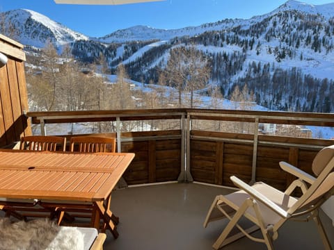 2 Pièces d'exception au calme, neuf , 4 personnes, immense terrasse, vue époustouflante , Tout pédestre à 10m du funiculaire, baignoire balnéothérapie Apartment in Isola