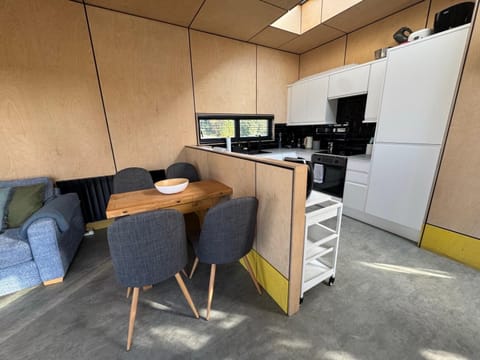 Kitchen or kitchenette, Seating area, Dining area, pet friendly