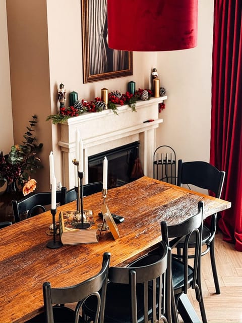 Living room, Seating area, Dining area, fireplace, fireplace