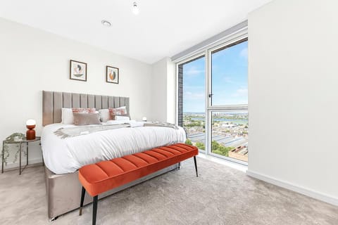 Bed, View (from property/room), Photo of the whole room, Seating area, Bedroom