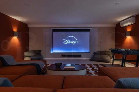 TV and multimedia, Seating area, Evening entertainment