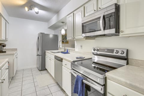 23 Mi to NOLA Cozy and Quaint Destrehan Townhome House in St John the Baptist Parish, LA, USA