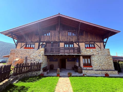 Property building, Natural landscape, Garden, Garden, Balcony/Terrace, Garden view