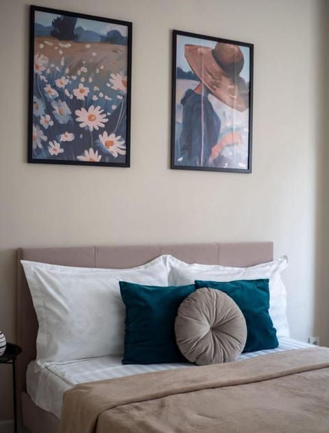 Bed, Photo of the whole room, Decorative detail, Bedroom